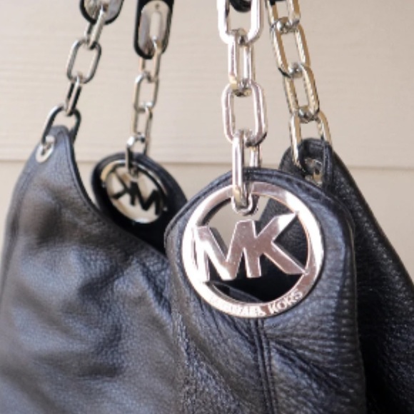 Michael Kors Authentic Fulton Large Leather Shoulder Bag - Picture 2 of 10